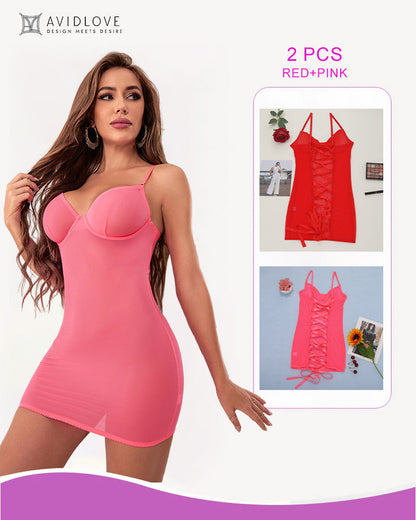 Rygglos minninjurk met Vetersluiting en Banddetaljer inn Kant