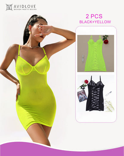 Rygglos minninjurk met Vetersluiting en Banddetaljer inn Kant