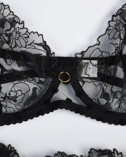 Broderad Kanttrosset met Kedjedetaljer