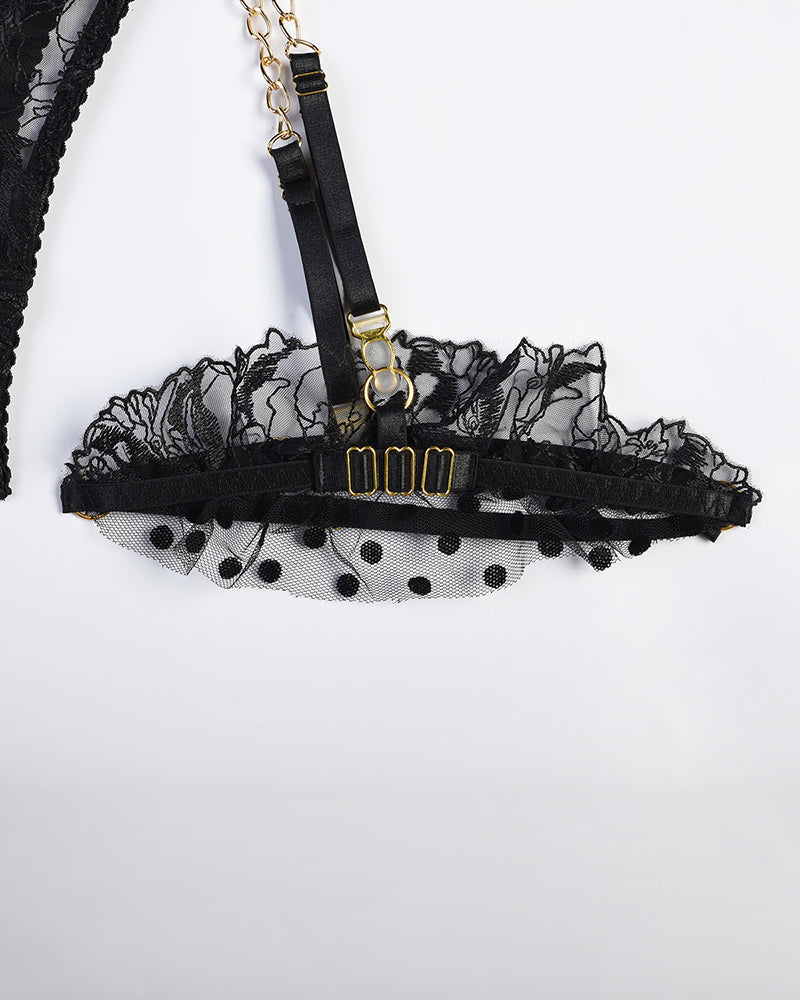 Broderad Kanttrosset met Kedjedetaljer