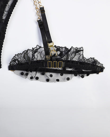 Broderad Kanttrosset met Kedjedetaljer