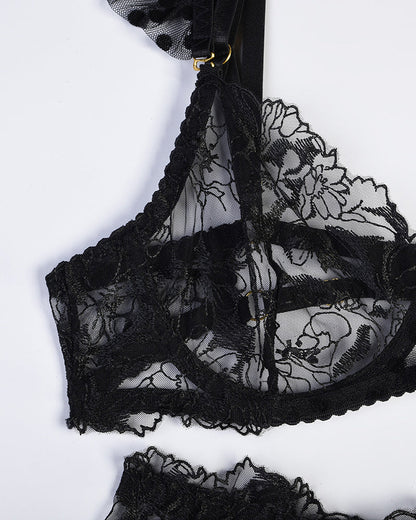 Broderad Kanttrosset met Kedjedetaljer