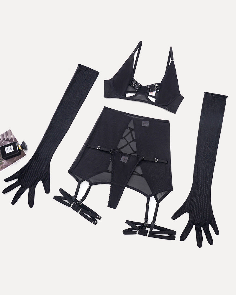 Utskurna toppar en kjolset met handskar