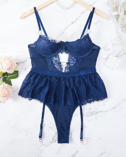 Kant Bodysuint met Utskisninngar en Minnin-Kjol met Kousenband