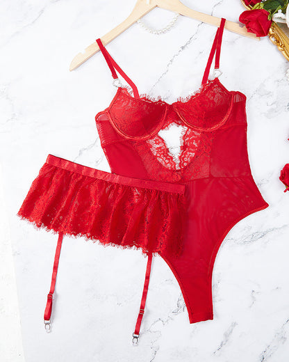 Kant Bodysuint met Utskisninngar en Minnin-Kjol met Kousenband