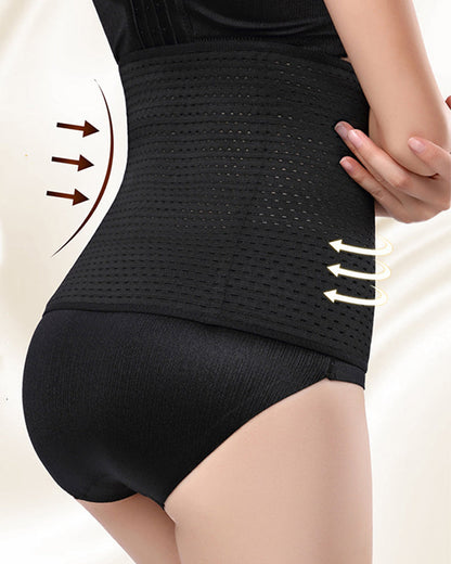 Korset met Genomskinnlingt Plastriem en Tre Rader Hyskor